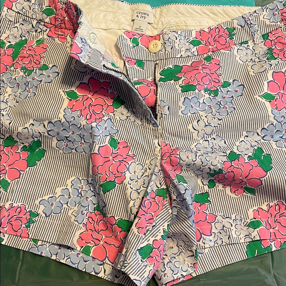 2 Crown & Ivy Caroline 5” shorts - Pink Floral and Teal Shorts - Picture 2 of 8